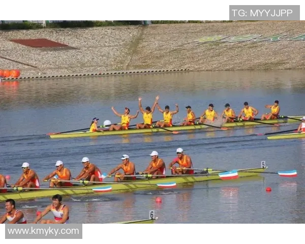 中国赛艇男队八人艇冲金成功，历史首次